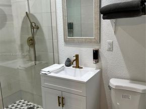 860 NW 17th Ct, Miami FL 33125