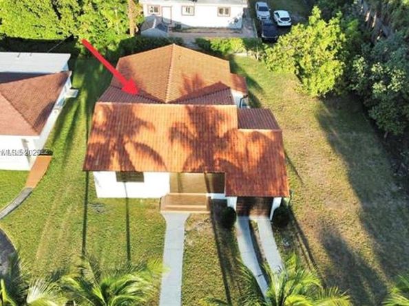 860 NW 17th Ct, Miami FL 33125
