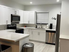 860 NW 17th Ct, Miami FL 33125
