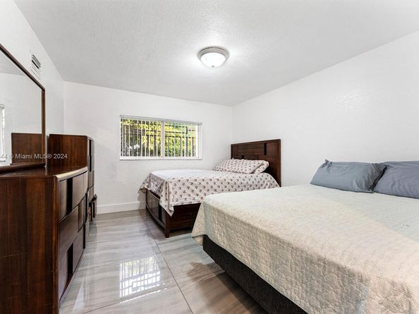 2650 NW 28th St 9089, Miami FL 33142
