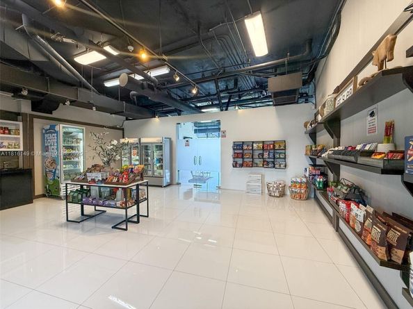 601 NE 36th St 1103, Miami FL 33137