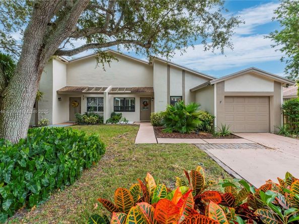 6530 NW 4th St, Plantation FL 33317