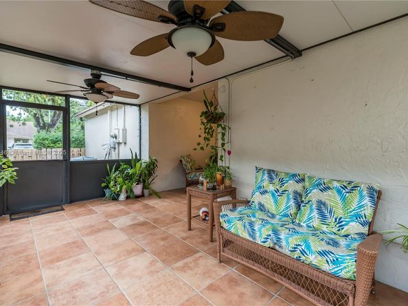 6530 NW 4th St, Plantation FL 33317