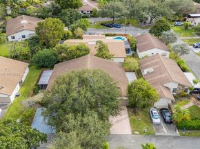 6530 NW 4th St, Plantation FL 33317