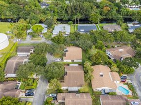 6530 NW 4th St, Plantation FL 33317