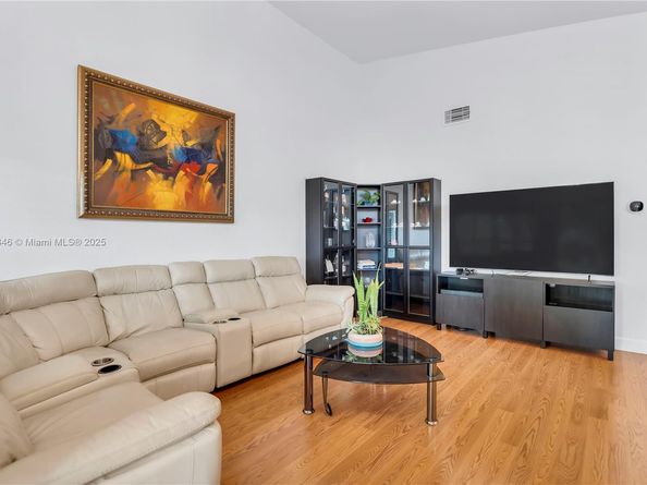 6530 NW 4th St, Plantation FL 33317