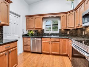 6530 NW 4th St, Plantation FL 33317