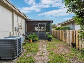 6530 NW 4th St, Plantation FL 33317