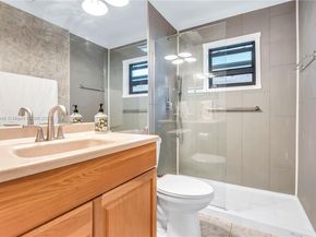 6530 NW 4th St, Plantation FL 33317