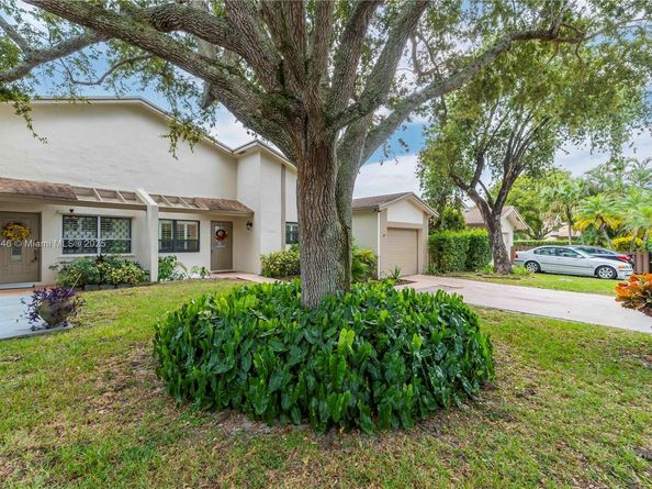 6530 NW 4th St, Plantation FL 33317