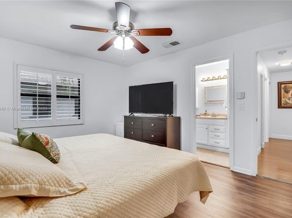 6530 NW 4th St, Plantation FL 33317