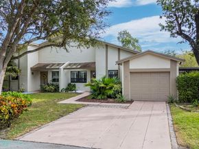 6530 NW 4th St, Plantation FL 33317