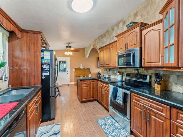 1442 NW 20th St, Homestead FL 33030