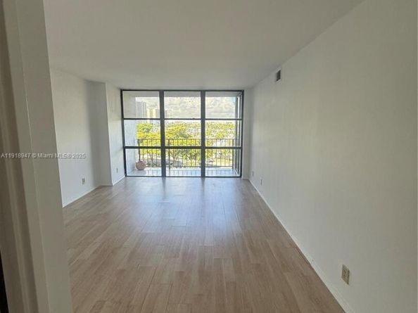 1000 Parkview Dr 701, Hallandale Beach FL 33009