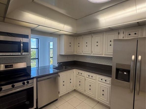 1000 Parkview Dr 701, Hallandale Beach FL 33009