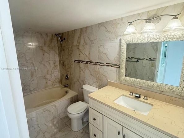 1000 Parkview Dr 701, Hallandale Beach FL 33009