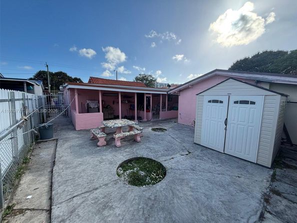 3533 NW 2nd Ter, Miami FL 33125