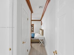5000 Riviera Dr, Coral Gables FL 33146