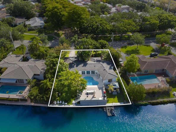 5000 Riviera Dr, Coral Gables FL 33146