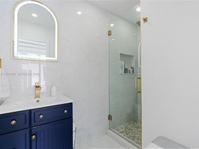 5000 Riviera Dr, Coral Gables FL 33146