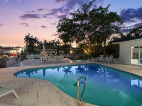 5000 Riviera Dr, Coral Gables FL 33146