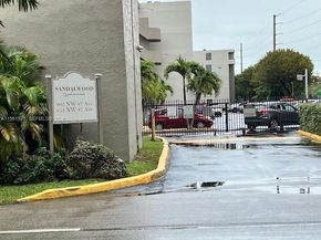 854 NW 87th Ave 405, Miami FL 33172