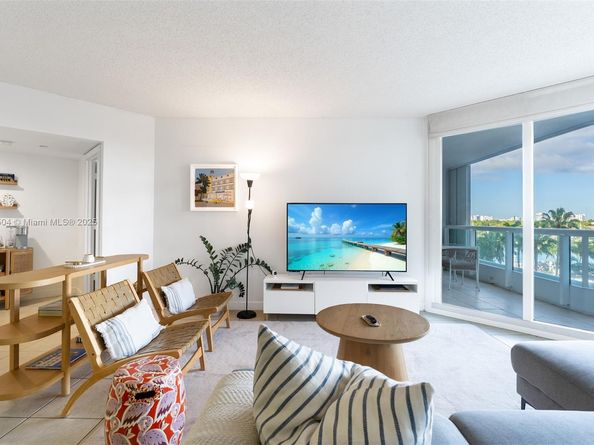 21055 Yacht Club Dr 605, Aventura FL 33180
