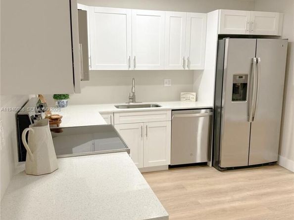 700 NW 18th St, Fort Lauderdale FL 33311