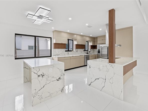 1200 Cleveland Rd, Miami Beach FL 33141