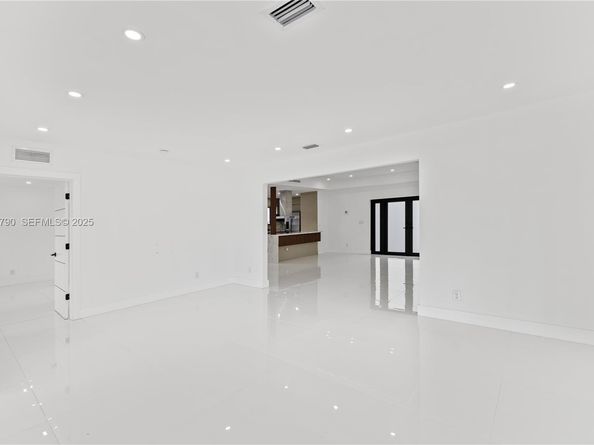 1200 Cleveland Rd, Miami Beach FL 33141