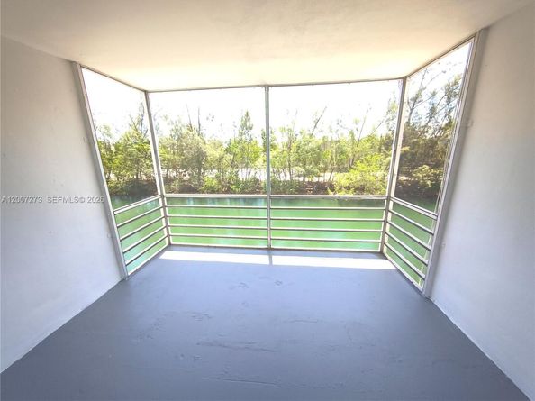 3660 NE 166th St 302, North Miami Beach FL 33160