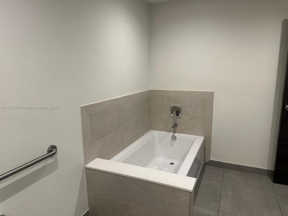 777 N Ocean Dr N222, Hollywood FL 33019