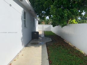 1762 NW 15th St, Miami FL 33125