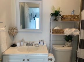 1762 NW 15th St, Miami FL 33125