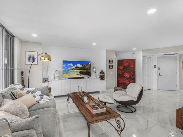 3500 Mystic Pointe Dr 604, Aventura FL 33180