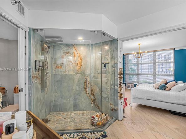 3500 Mystic Pointe Dr 604, Aventura FL 33180