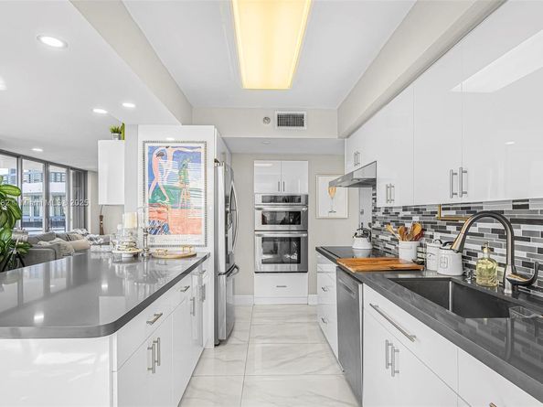 3500 Mystic Pointe Dr 604, Aventura FL 33180