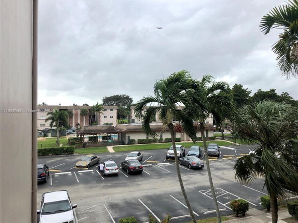 8121 SW 24th Ct 304, Davie FL 33324
