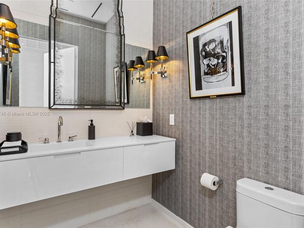 810 W 47th Ct - The Ritz Carlton Miami Beach, Miami Beach FL 33140