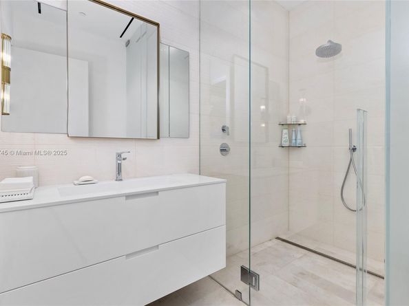 810 W 47th Ct - The Ritz Carlton Miami Beach, Miami Beach FL 33140