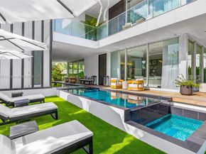 810 W 47th Ct - The Ritz Carlton Miami Beach, Miami Beach FL 33140