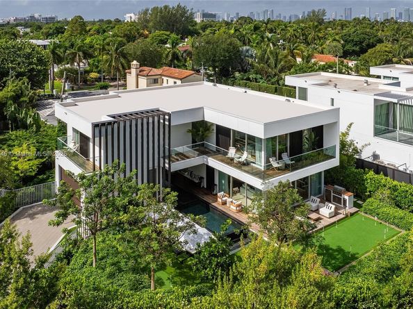 810 W 47th Ct - The Ritz Carlton Miami Beach, Miami Beach FL 33140
