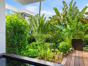 810 W 47th Ct - The Ritz Carlton Miami Beach, Miami Beach FL 33140