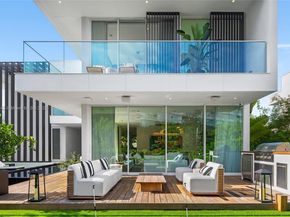 810 W 47th Ct - The Ritz Carlton Miami Beach, Miami Beach FL 33140
