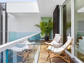 810 W 47th Ct - The Ritz Carlton Miami Beach, Miami Beach FL 33140