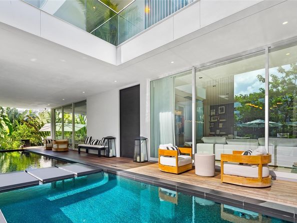 810 W 47th Ct - The Ritz Carlton Miami Beach, Miami Beach FL 33140
