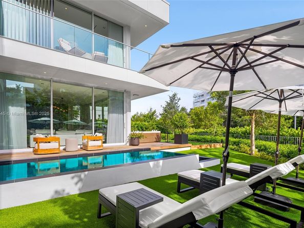 810 W 47th Ct - The Ritz Carlton Miami Beach, Miami Beach FL 33140