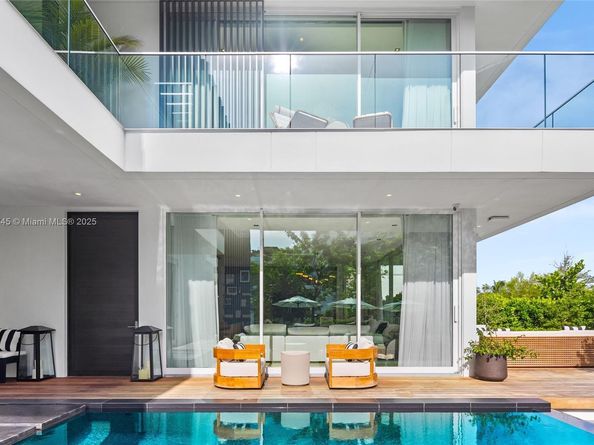 810 W 47th Ct - The Ritz Carlton Miami Beach, Miami Beach FL 33140