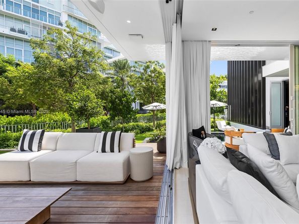 810 W 47th Ct - The Ritz Carlton Miami Beach, Miami Beach FL 33140