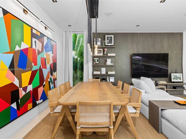 810 W 47th Ct - The Ritz Carlton Miami Beach, Miami Beach FL 33140